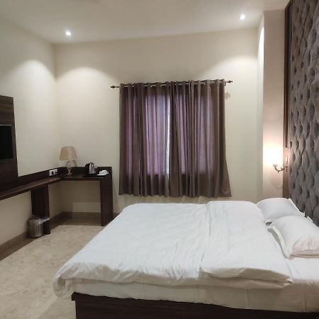 Antares By Rajlaxmi Lucknow Extérieur photo