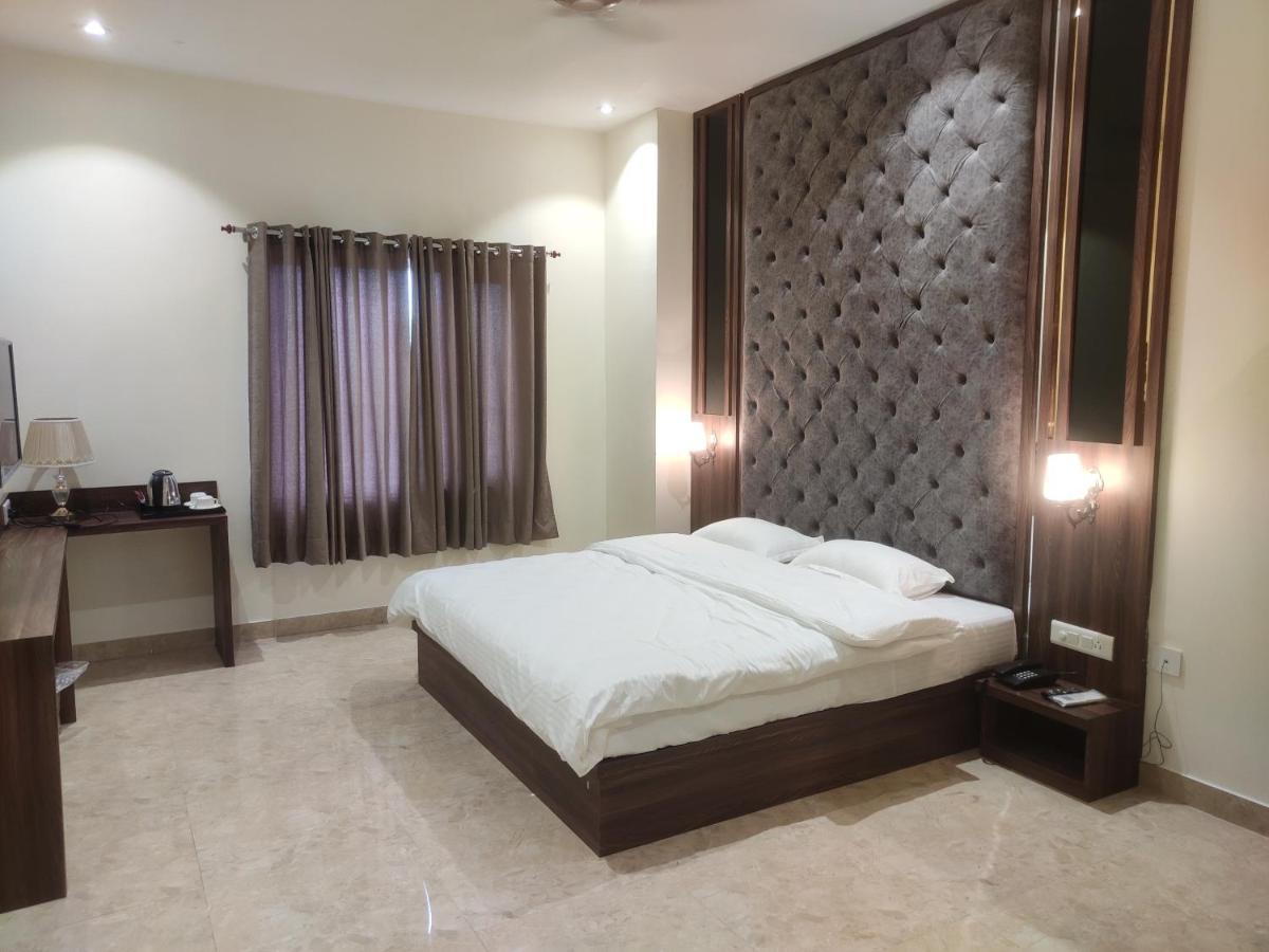Antares By Rajlaxmi Lucknow Extérieur photo